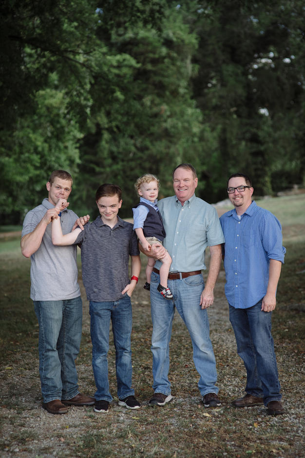 Family Photo Session at Ravenswood Mansion in Brentwood, TN