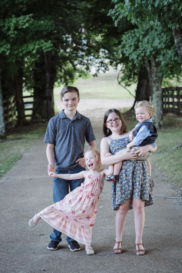Family Photo Session at Ravenswood Mansion in Brentwood, TN