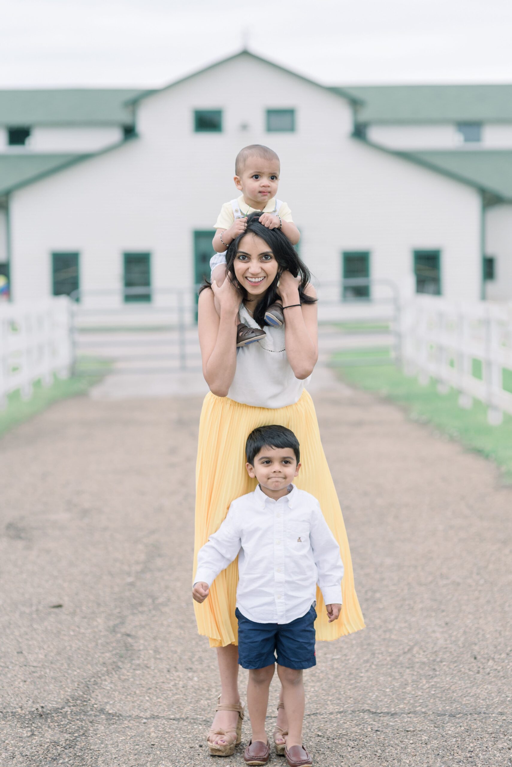Family portraits with mom and children at Harlinsdale Farm in Franklin Tennessee