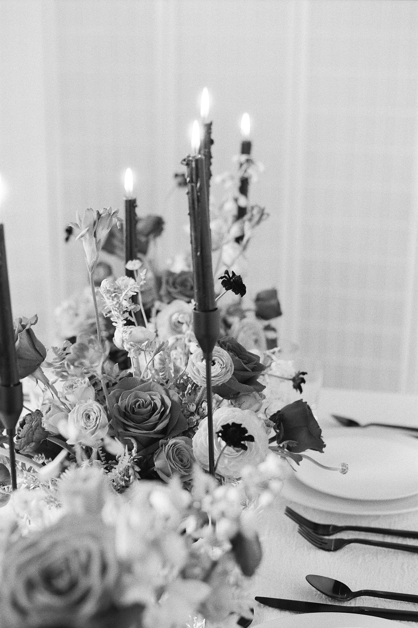 a black and white film photo of an asian wedding in phoenix arizona by dolly delong photography