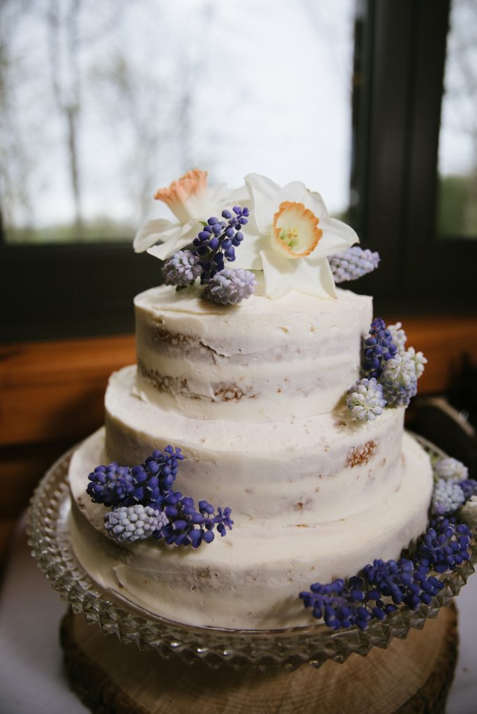 Wedding Cake Detail Shot by Dolly DeLong Photography