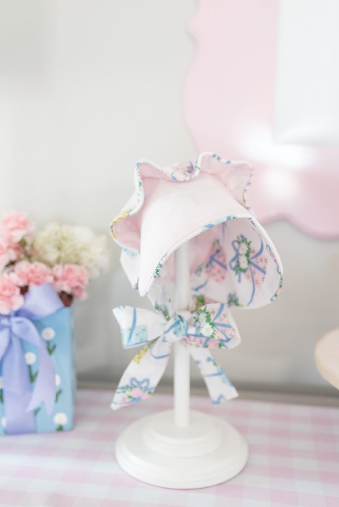 a girls first birthday party featuring bright and airy pastel colors in Nashville Tennessee by family photographer Dolly DeLong Photography as featured by Nashville Baby Guide