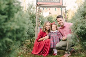 BAker Family Christmas Minis in Nashville by Nashville Family Photographer Dolly DeLong Photography Winter 2020 Christmas Tree Farm