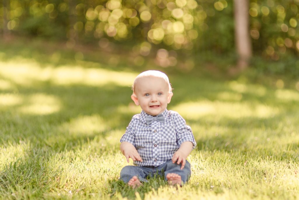 Micah's 1 year birthday photos by Nashville Family Photographer Dolly DeLong. Photography