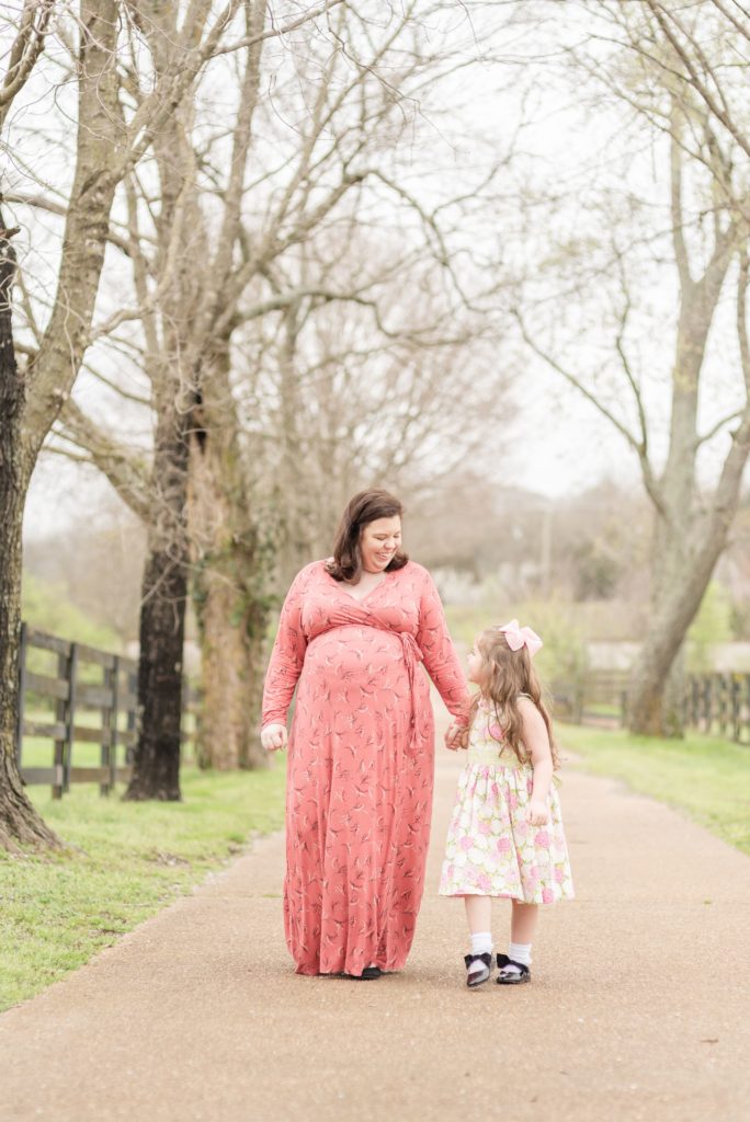 Sarah Gibson Maternity Session at Ravenswood Mansion in Nashville, TN by Nashville Family Photographer Dolly DeLong Photography