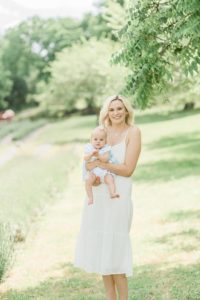 mom snuggles with daughter during TN Family photos