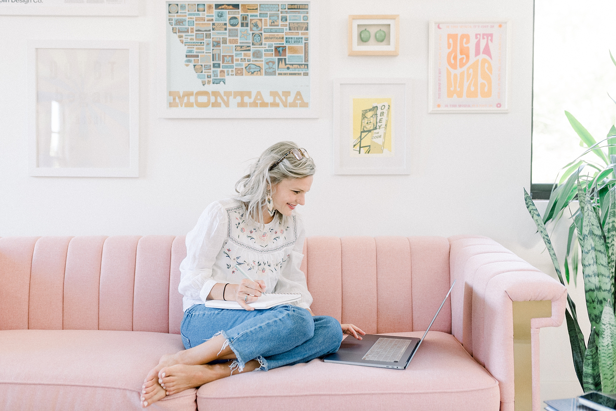 a_woman_is_sitting_on_a_pink_couch_for_her_branding_photo_session_at_cheers_haus_in_Bozeman_Montana_by_Branding_Photographer_Dolly_DeLong