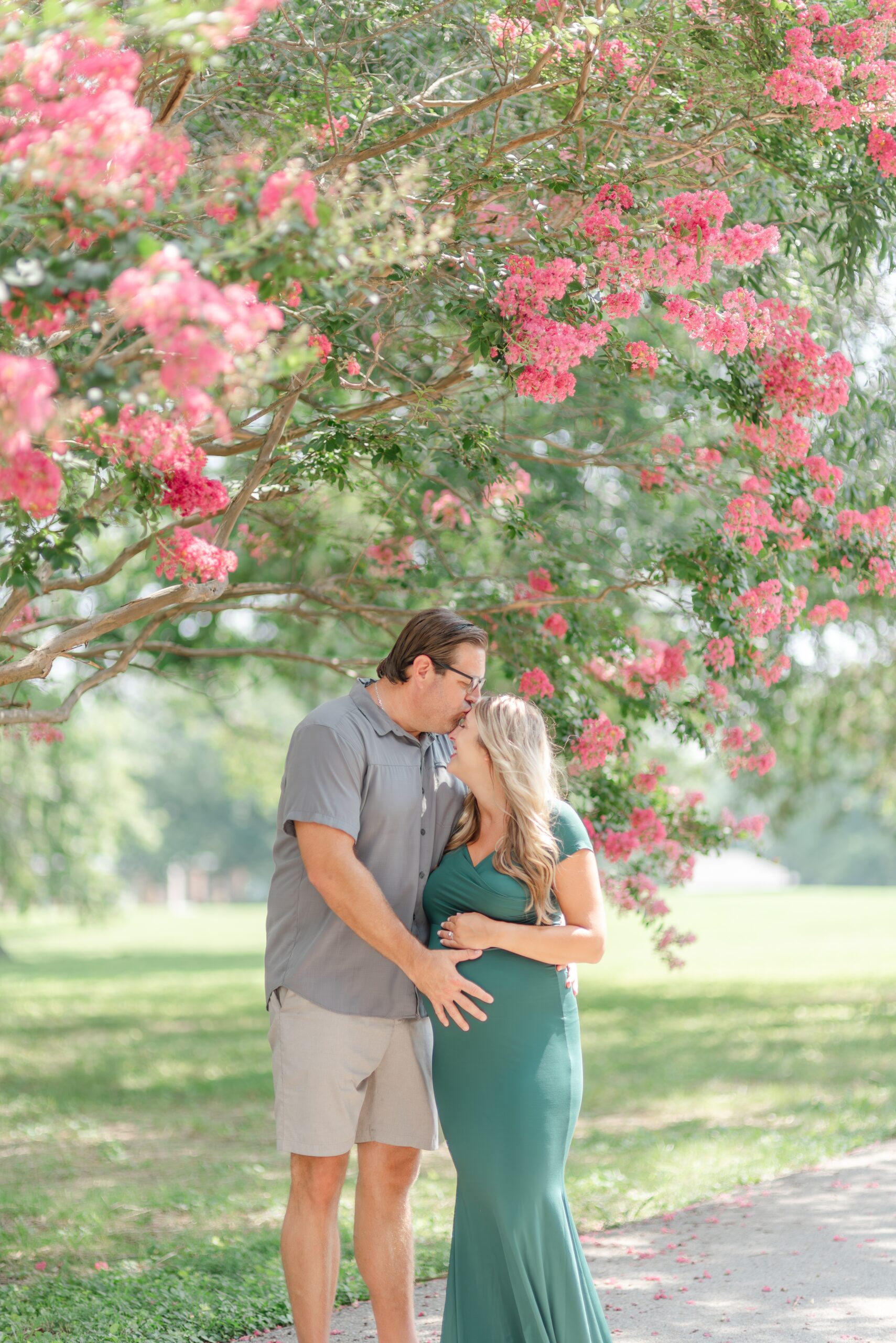 a_pregnant_mom_wearing_a_green_dress_for_maternity_photos_at_Nashville_ellington_ag_center_by_Dolly_DeLong_photography