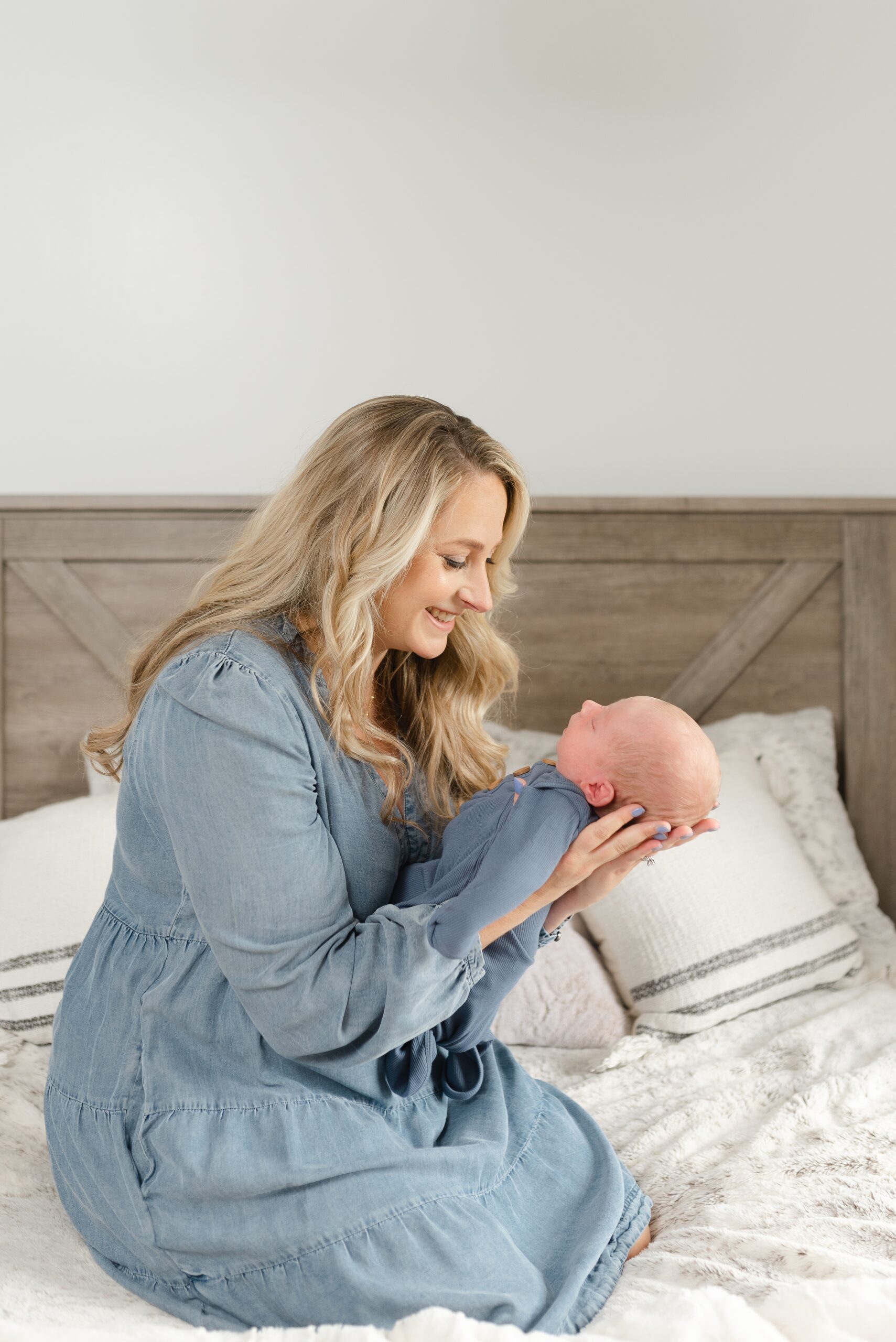 a_mother_holding_her_newborn_son_at_a_nashville_newborn_photography_Session_by_Dolly_DeLong_photography