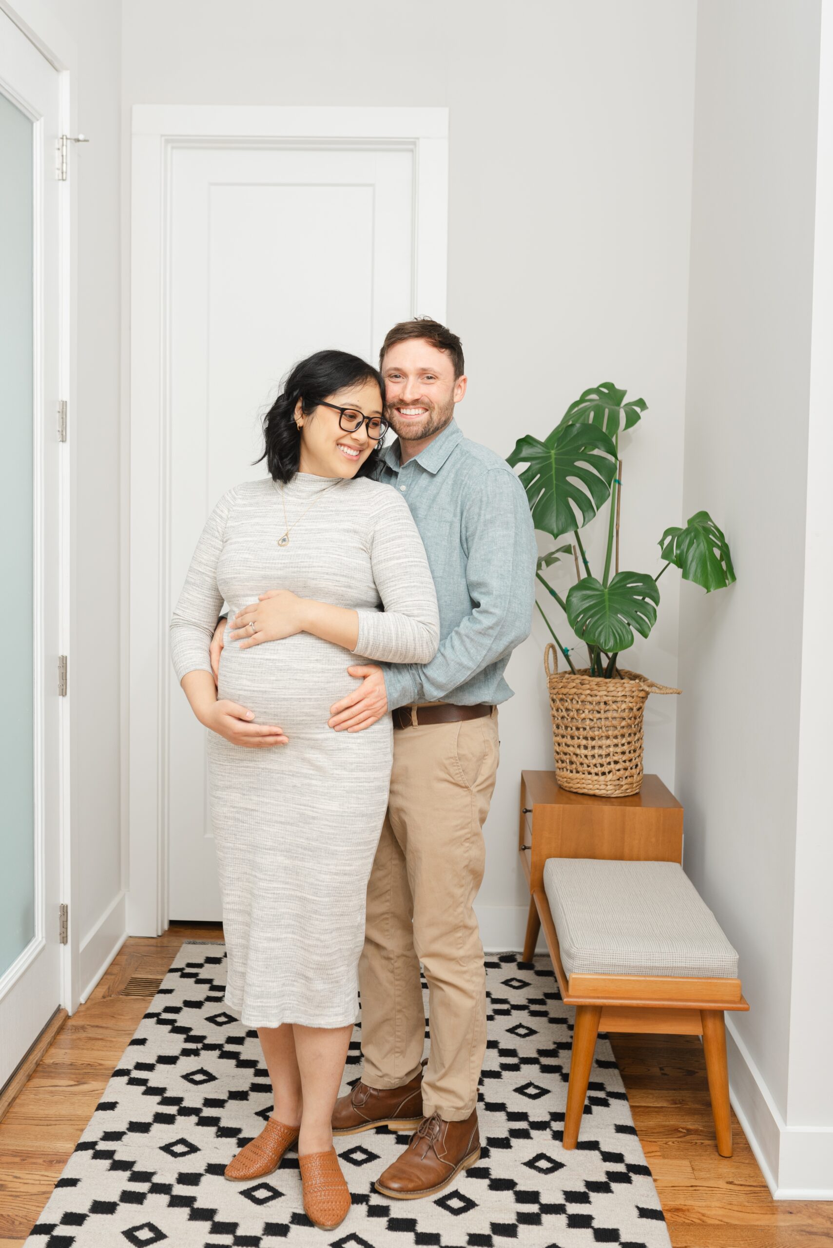maternity_photos_at_home_in_the_winter_in_Nashville_Tennessee_by_Dolly_DeLong_Photography