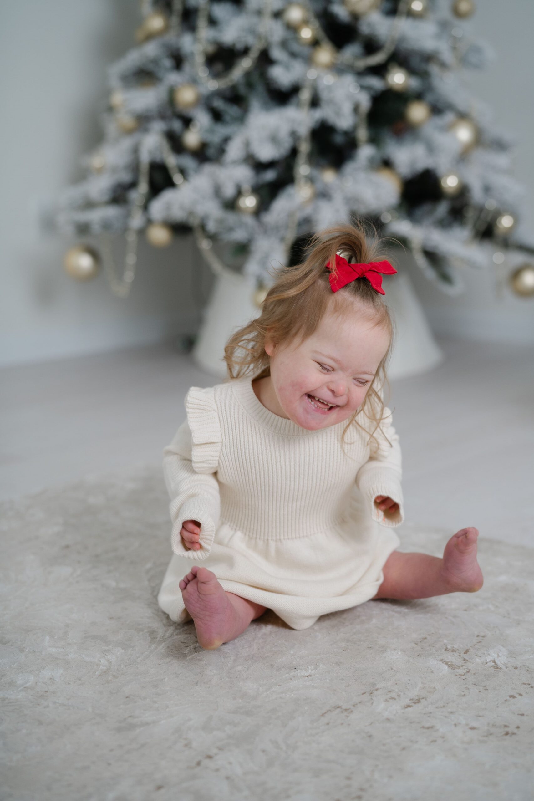 Cream knit dress with a red bow, a timeless look for holiday photos in Franklin, TN